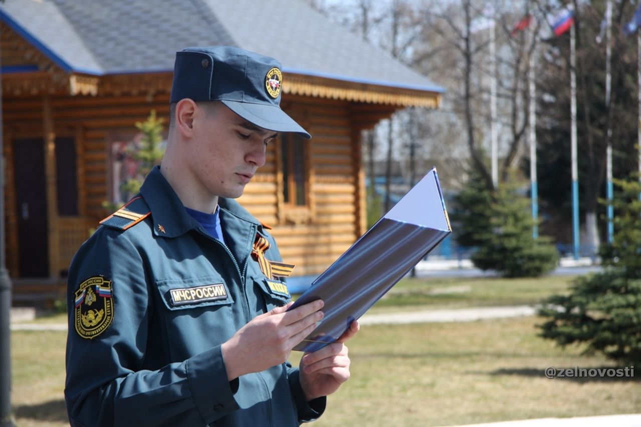 Торжественное построение и принятие присяги провели в Зеленодольске в День пожарной охраны