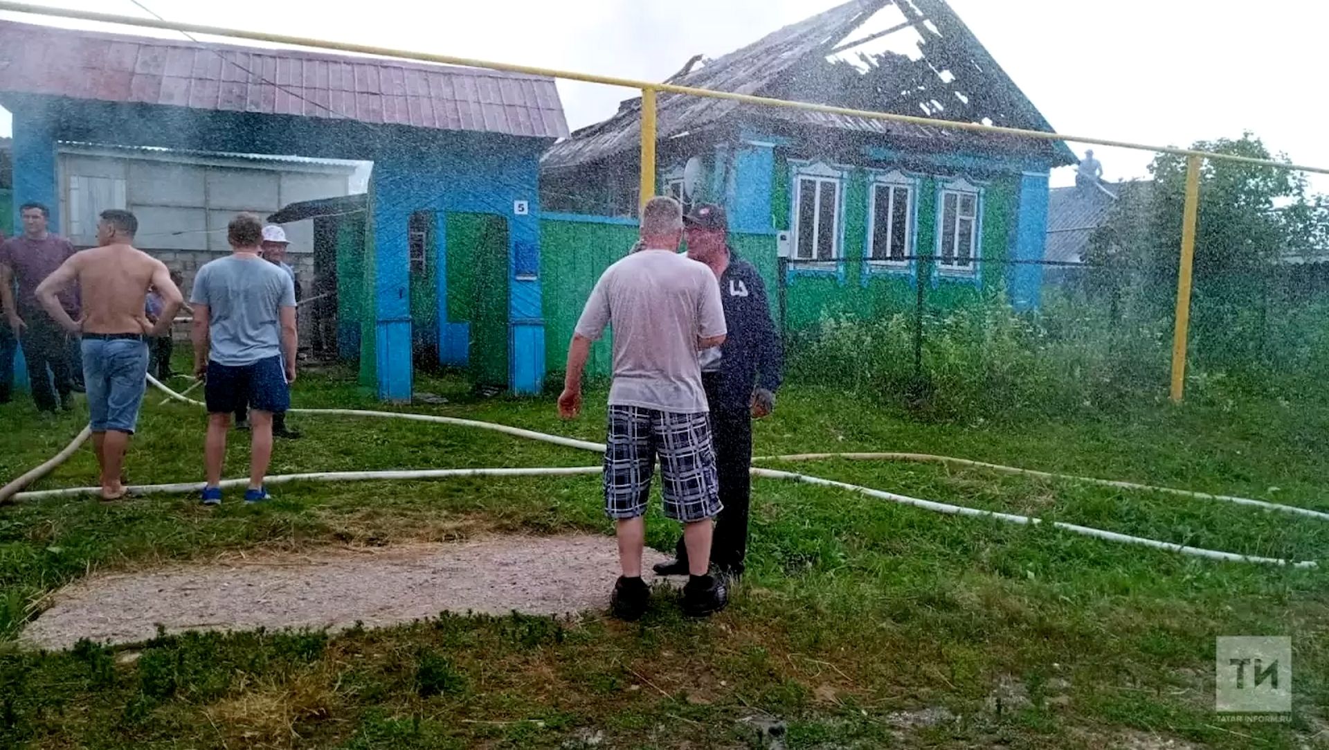 Татарстан 12. Девочка в деревне. Село Ушумун дома. Тем временем в деревне. Княбаш Кукморский район.