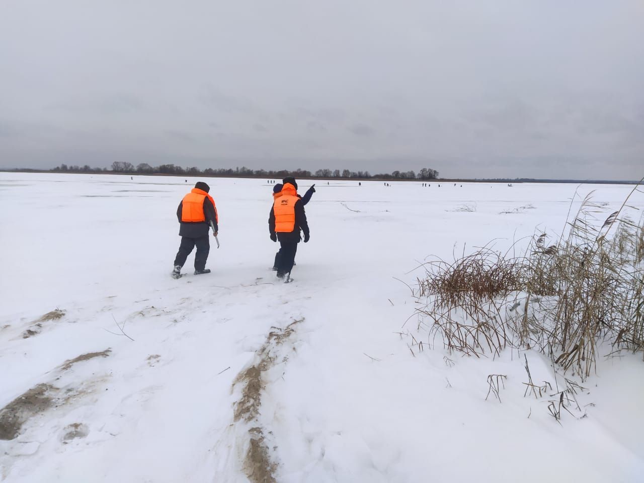 «Выход на лед опасен!»: Какое наказание предусмотрено для любителей зимней рыбалки