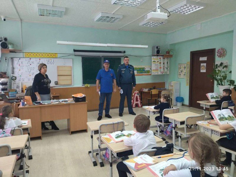 Уроки безопасности для школьников Зеленодольска и Васильево от ГИМС и ОСВОД