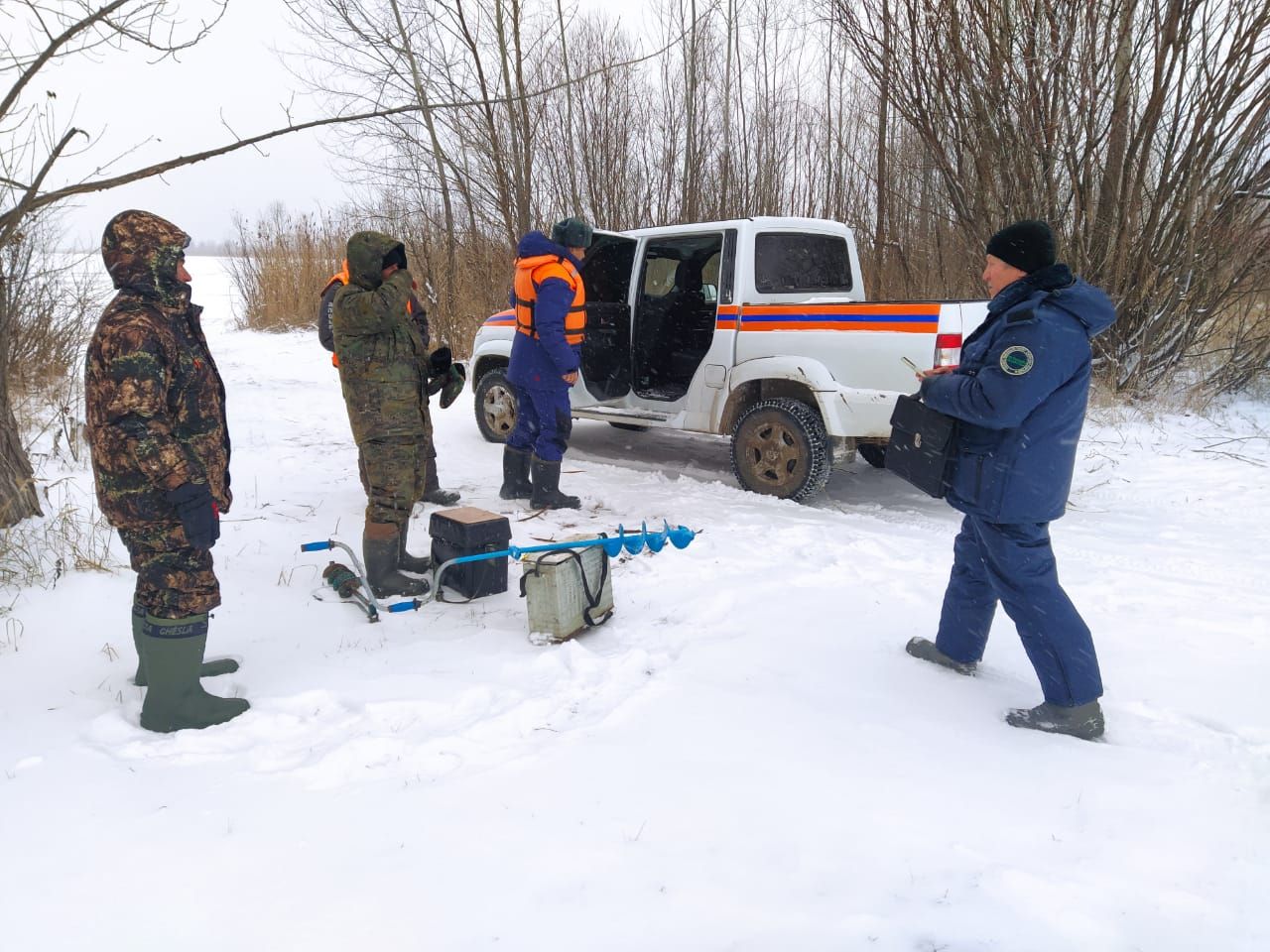 «Выход на лед опасен!»: Какое наказание предусмотрено для любителей зимней рыбалки