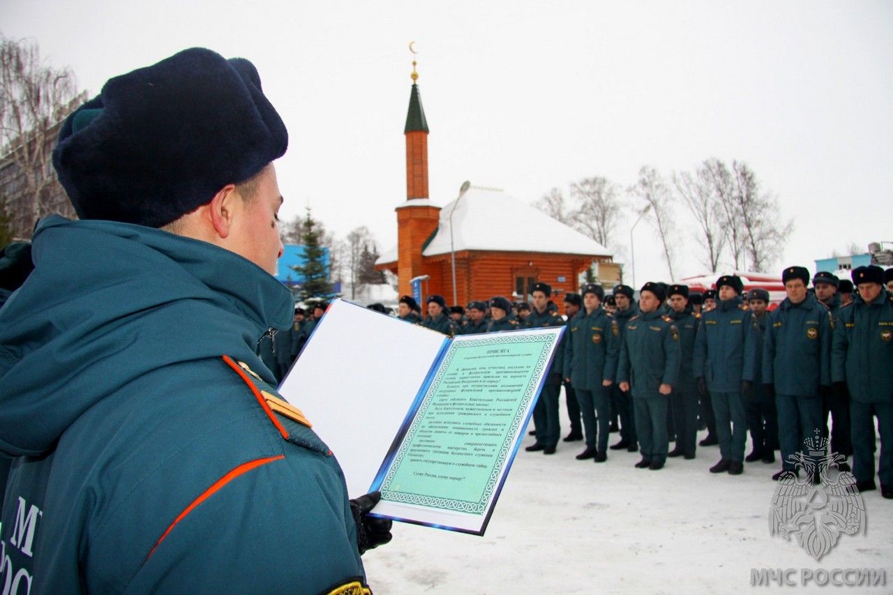 В Зеленодольском гарнизоне провели торжественную церемонию принятия присяги и проводили на пенсию руководителя гарнизона Зуфара Халиуллина