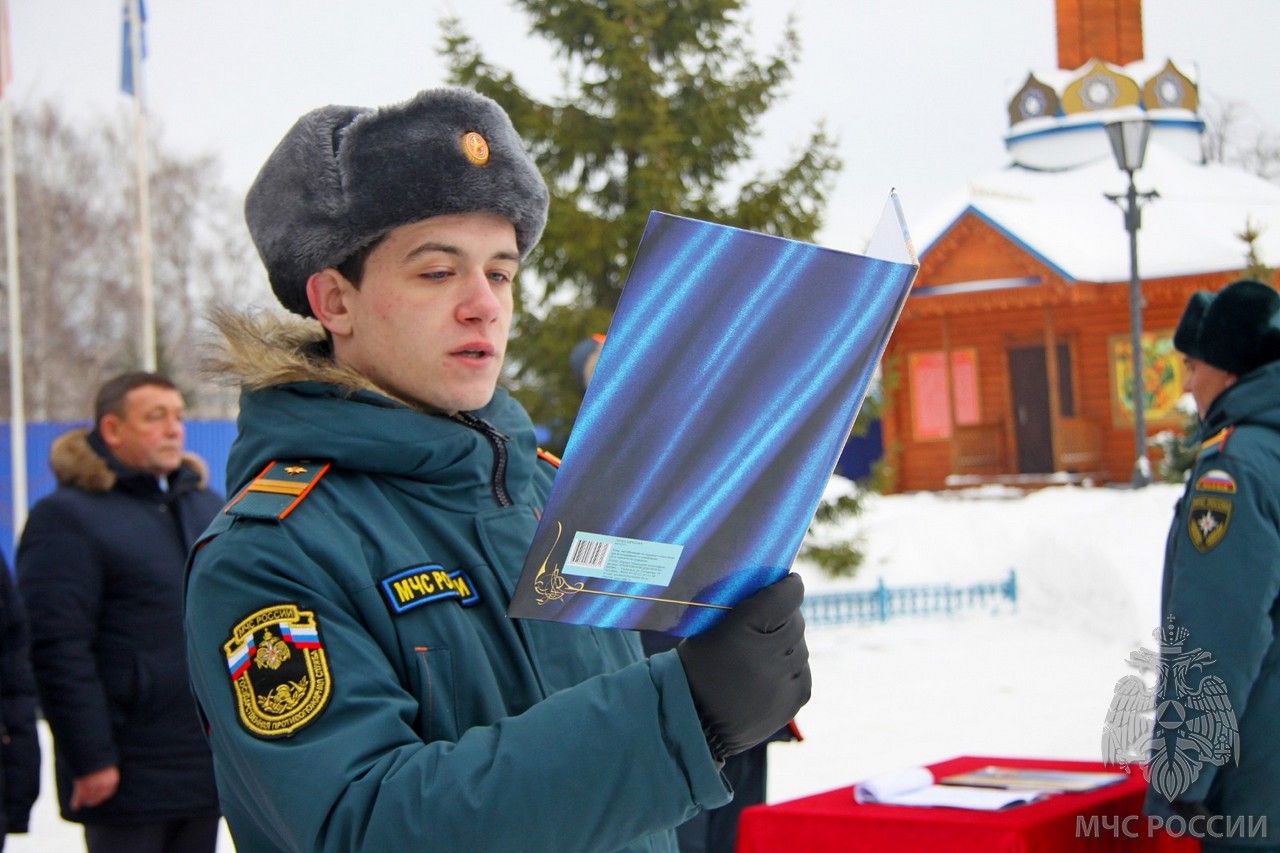 В Зеленодольском гарнизоне провели торжественную церемонию принятия присяги и проводили на пенсию руководителя гарнизона Зуфара Халиуллина