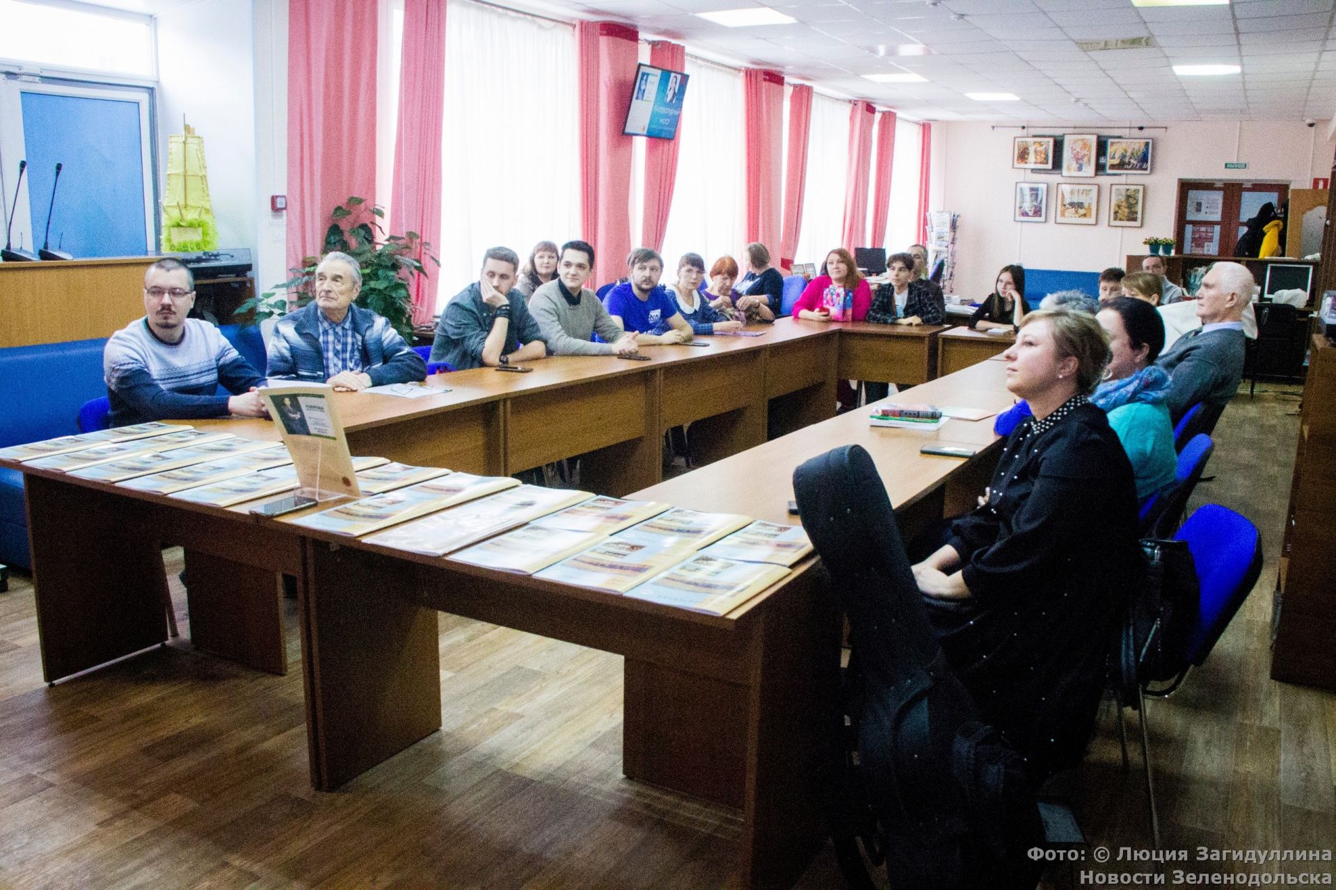 В Зеленодольске вышел в свет первый литературно-публицистический альманах «Литературный мост»
