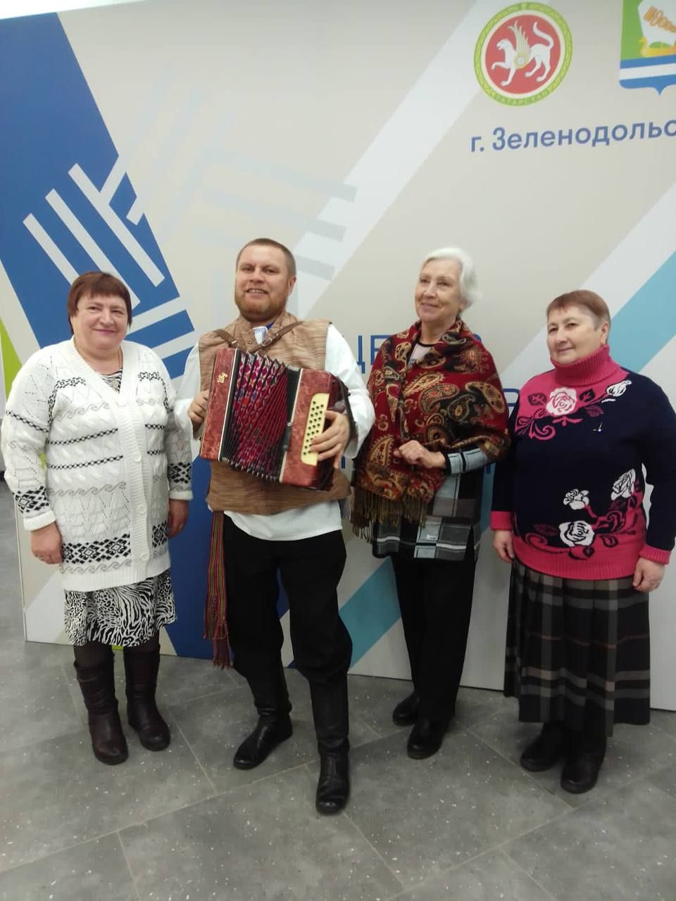 «Поем под гармонь»: Долгожданный концерт, организованный ИЦ «Зелёный Дол», стартовал в Центре культурного развития