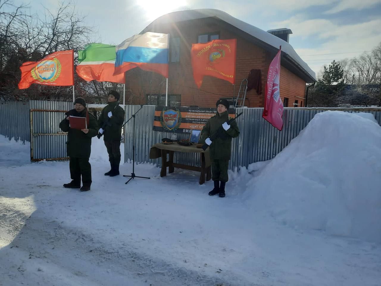 В Зеленодольском районе установили мемориальную доску на доме погибшего бойца СВО