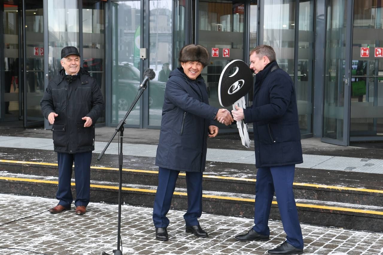 Работники управления сельского хозяйства Зеленодольского района получили автомобиль от Рустама Минниханова