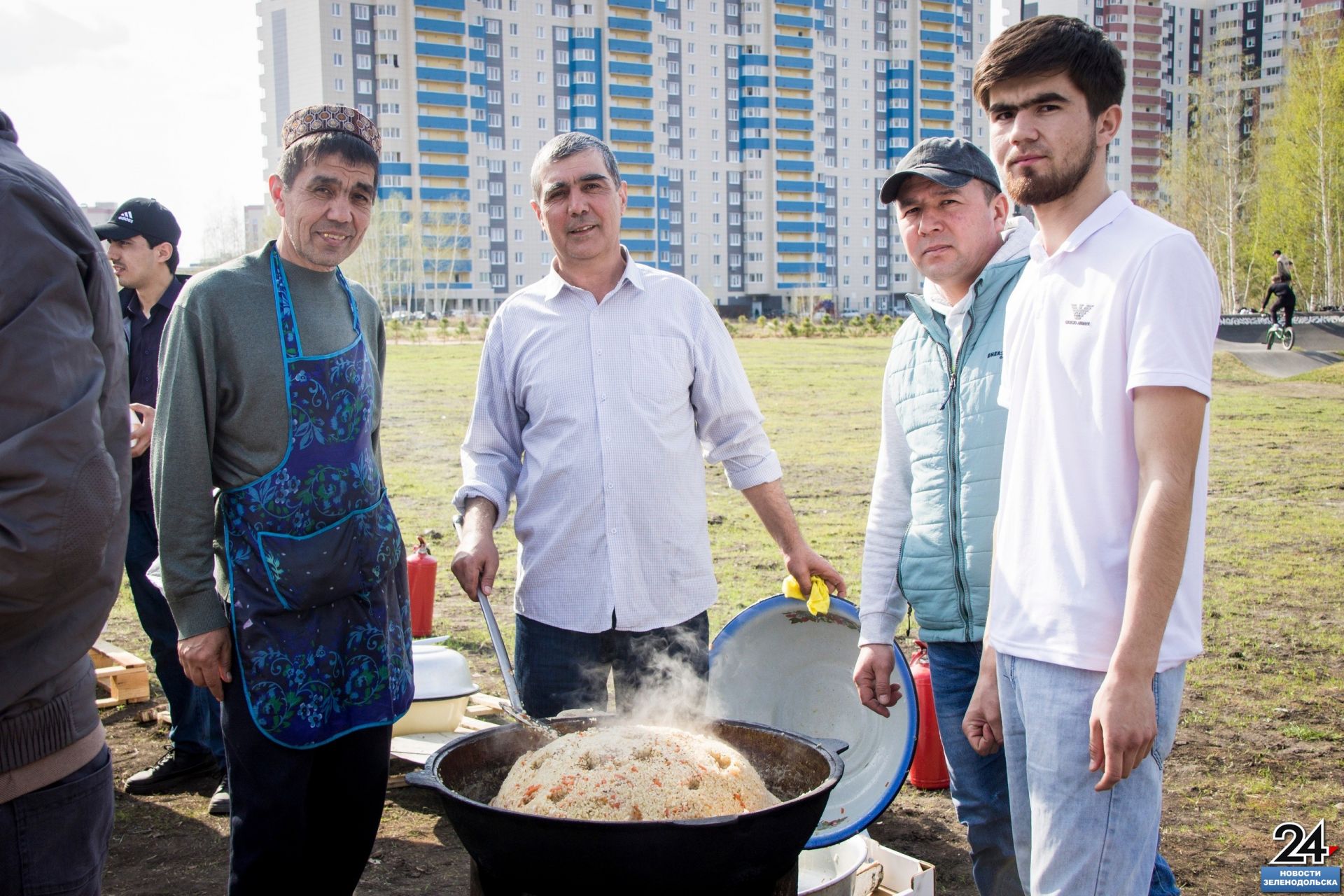 Масштабным торжеством отметили мусульмане Ураза - байрам, праздник разговения