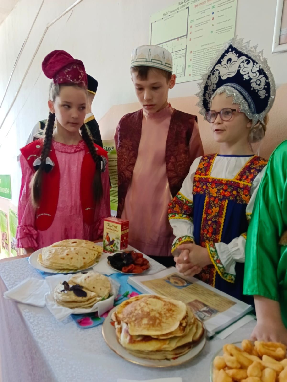 В гимназии №10 прошел межрегиональный фестиваль национальных культур «Традиции и ценности народов России»