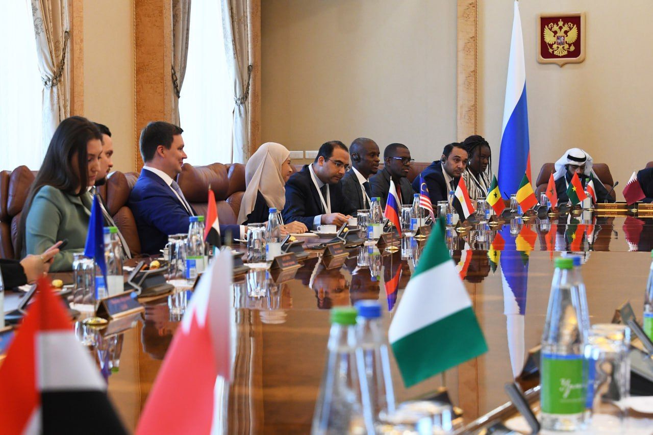 Рустам Минниханов провел встречу с молодыми дипломатами стран ОИС