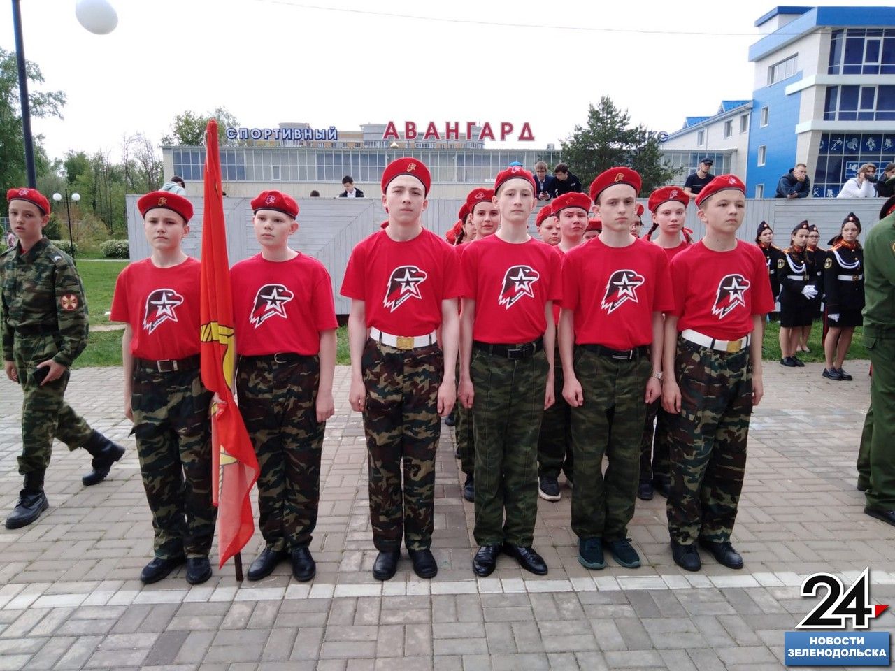 Мобильный репортёр: На «Авангарде» проходит репетиция парада к Дню Победы