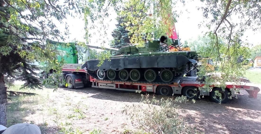 Танк переехал на новое место