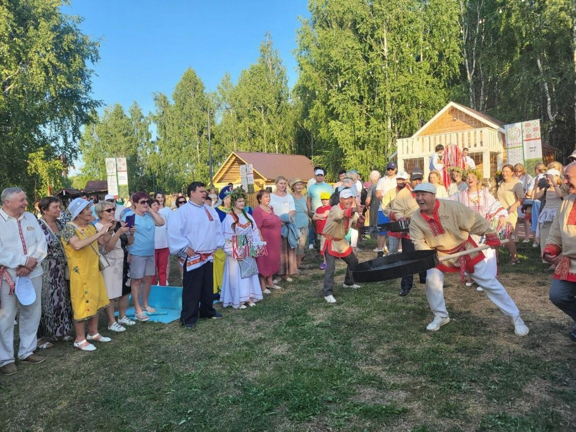 Рустам Минниханов поделился фотографиями празднования «Ивана Купалы» в Зеленодольске