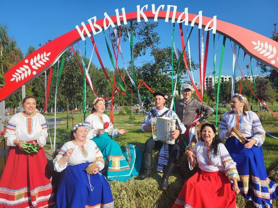 Рустам Минниханов поделился фотографиями празднования «Ивана Купалы» в Зеленодольске