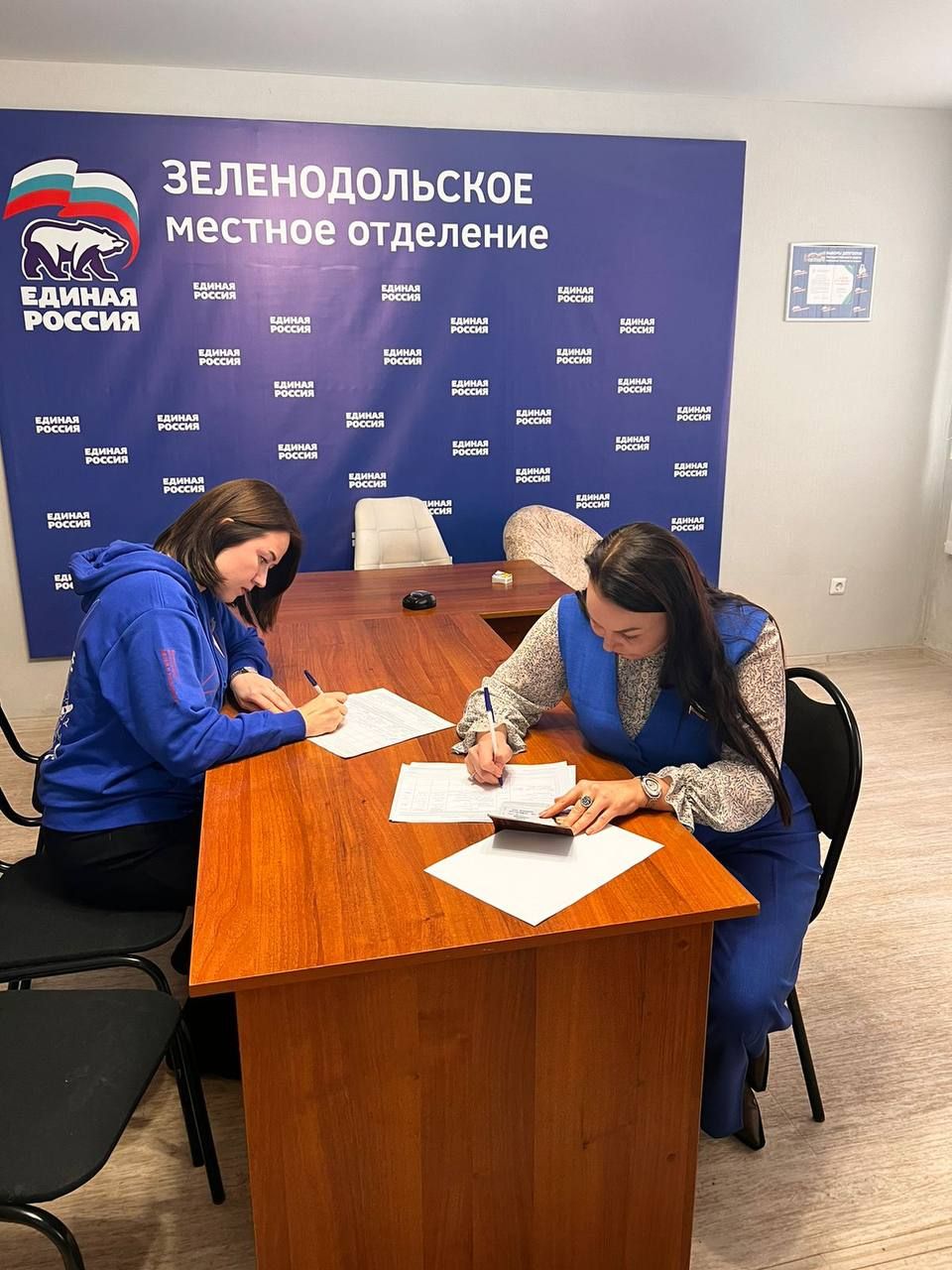 В Татарстане прошел единый день сбора подписей в поддержку выдвижения Владимира Путина на выборах Президента