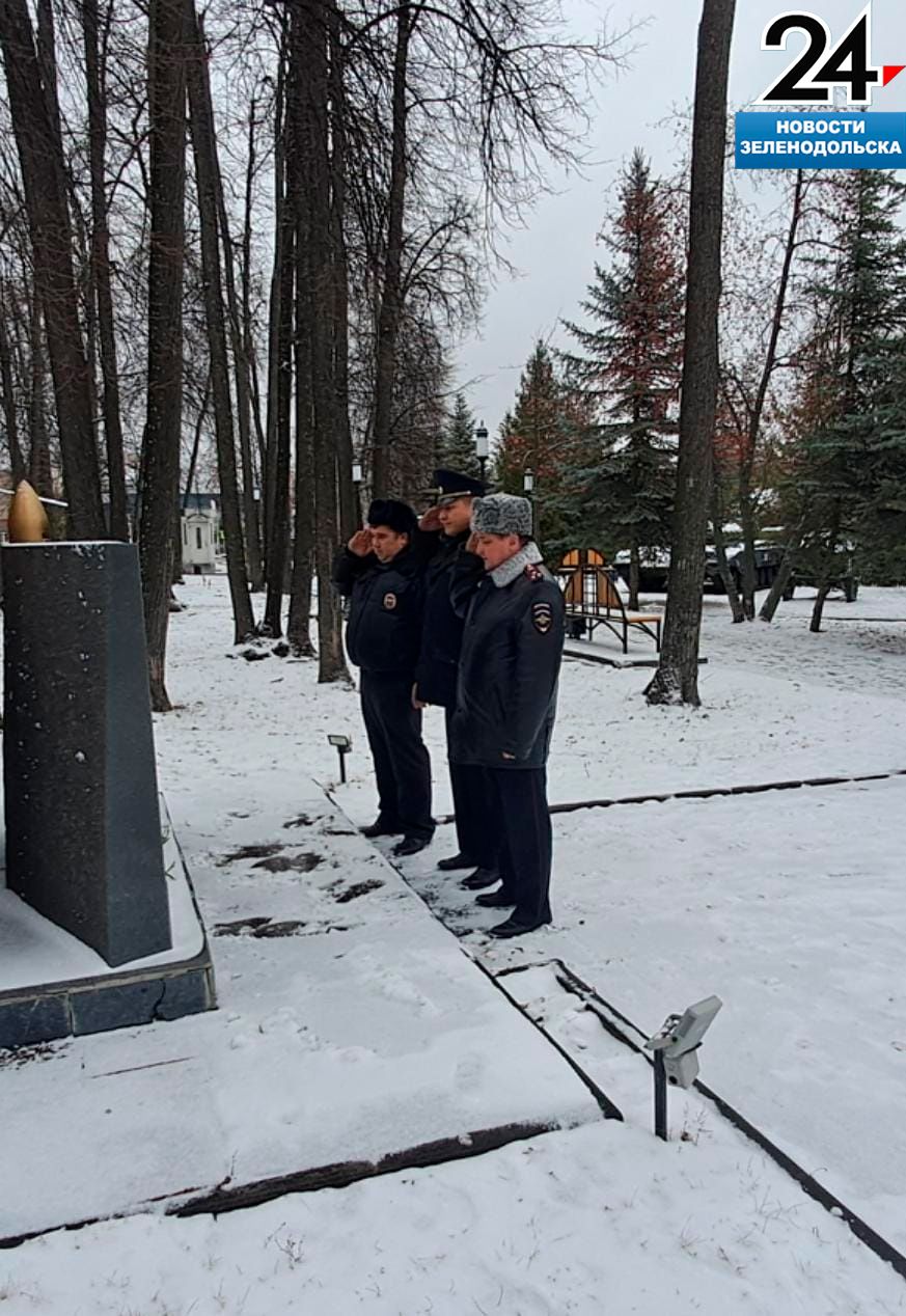 В День памяти сотрудников органов внутренних дел, погибших при исполнении обязанностей, в Зеленодольске почтили павших героев