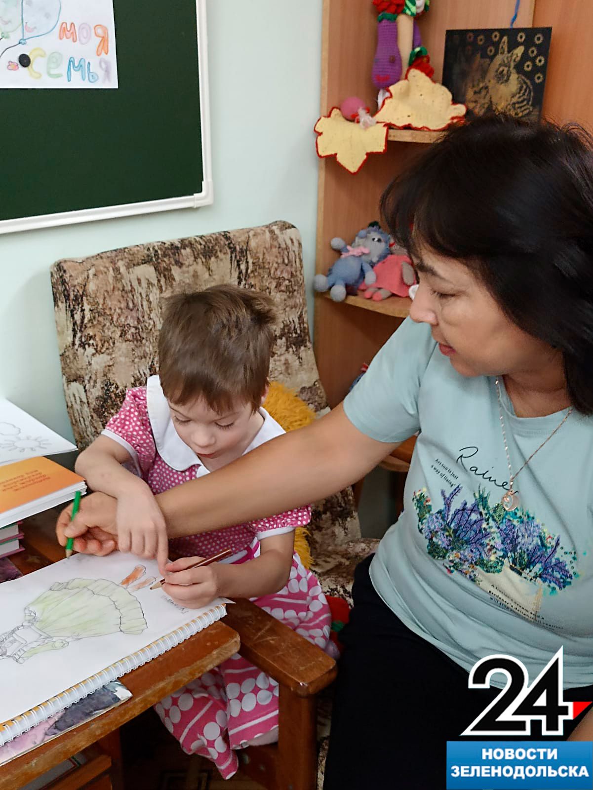 Многодетная семья из п. Нурлаты Зеленодольского района пишет письма бойцам СВО