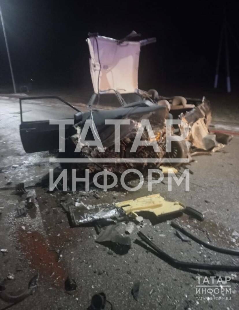 В Агрызском районе Татарстана два автомобиля врезались лоб в лоб
