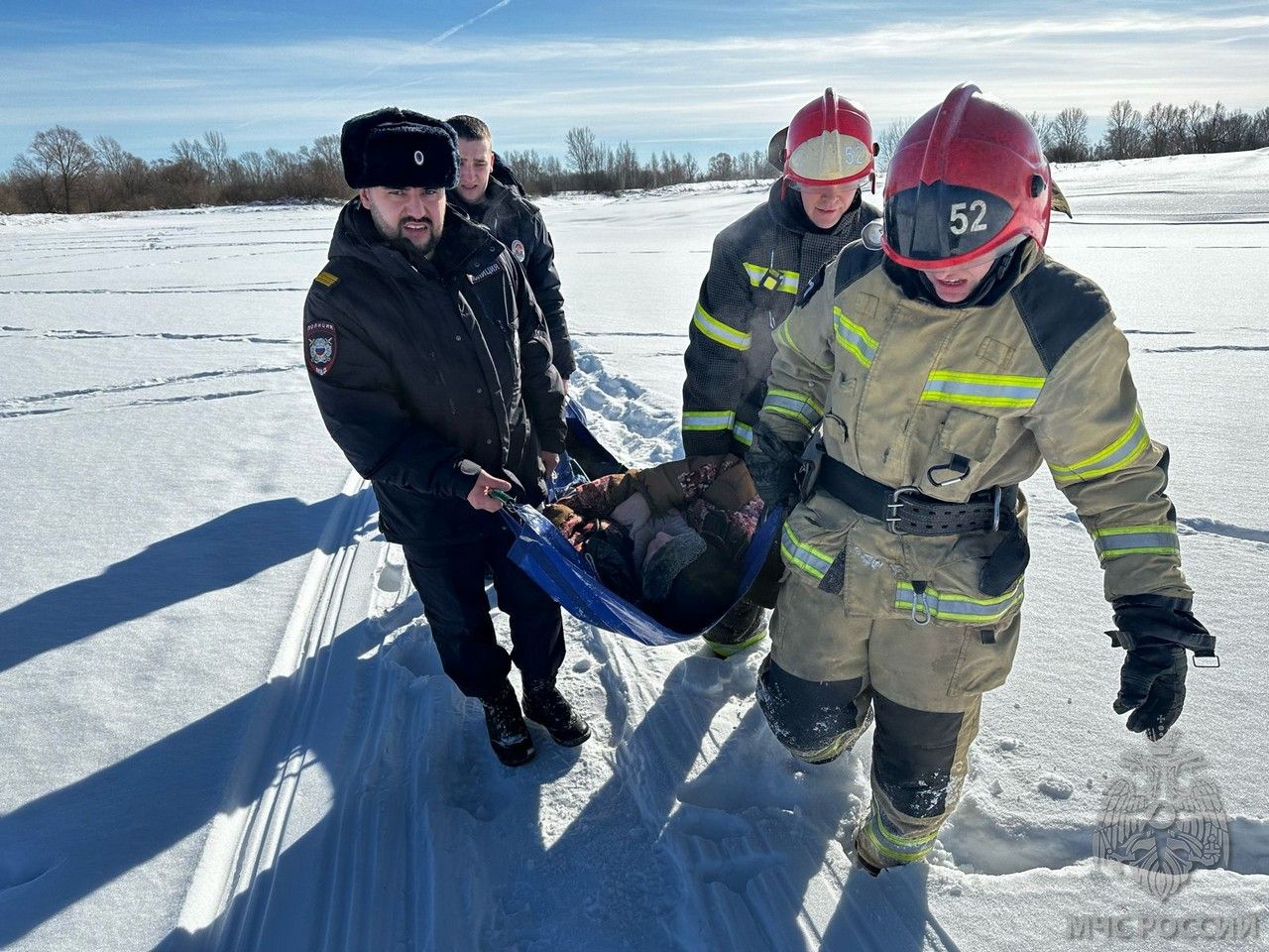 Зеленодольские пожарные спасли замерзавшего мужчину