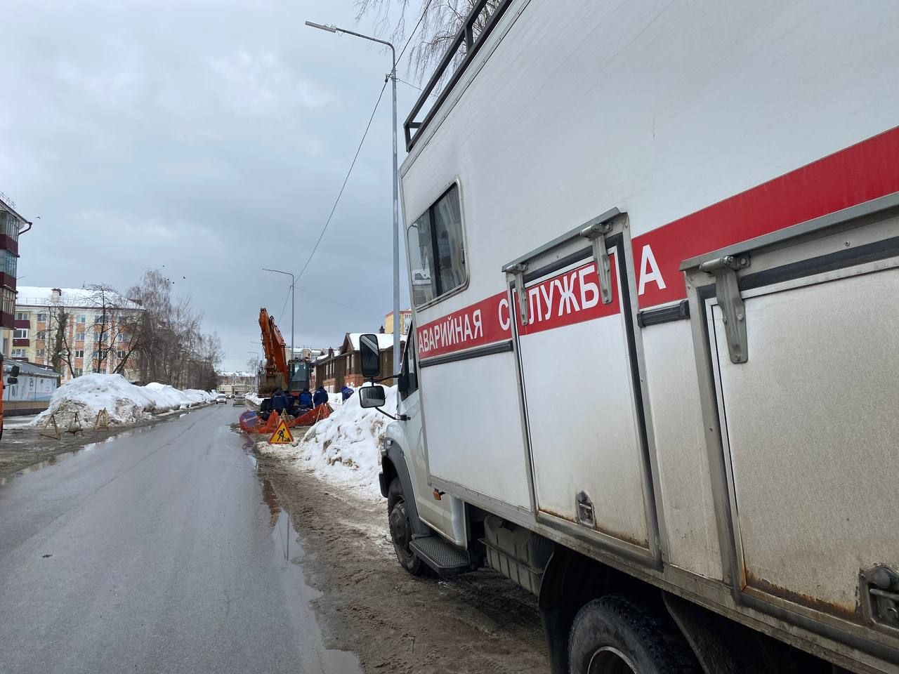 Часть деревянного трубопровода обнаружили сотрудники водоканала в «Полукамушкам»