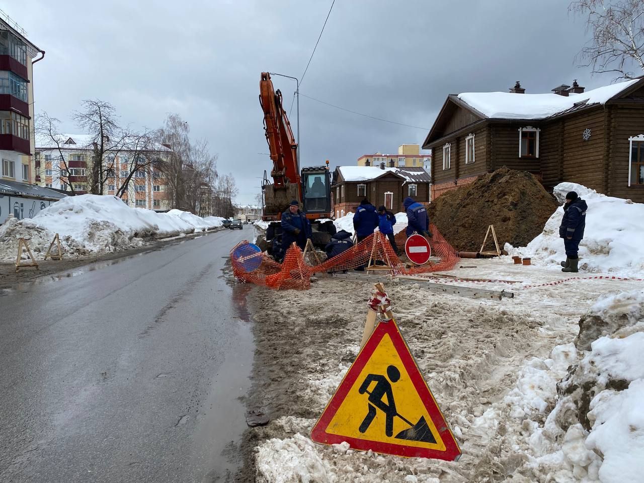 Часть деревянного трубопровода обнаружили сотрудники водоканала в «Полукамушкам»