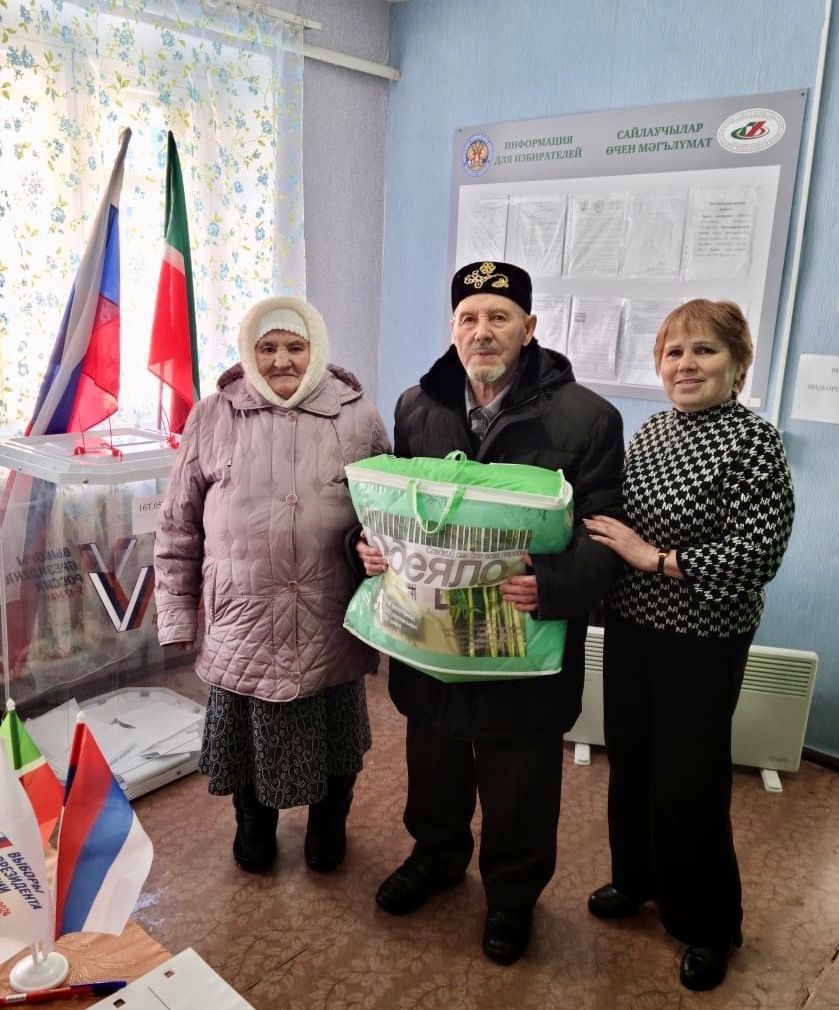 Самые взрослые жители села Русское Азелеево проголосовали на выборах Президента РФ