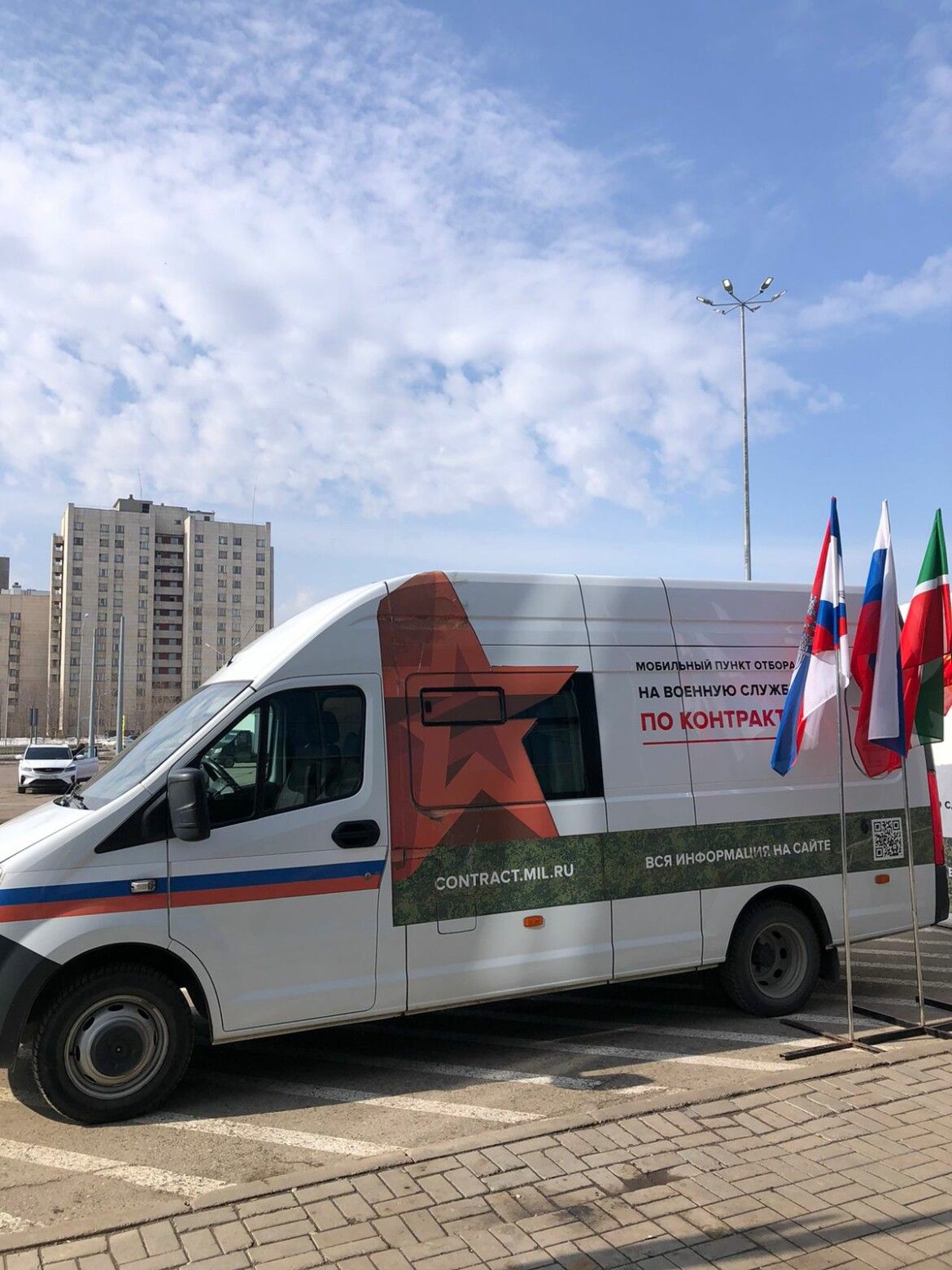 За день в мобильный пункт отбора на военную службу в Челнах обратились 40 мужчин