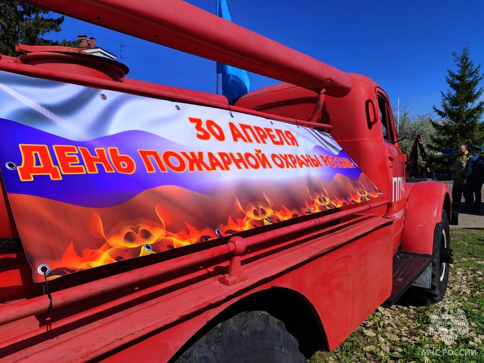 В Зеленодольске прошел автопробег в честь 375-летия пожарной охраны России