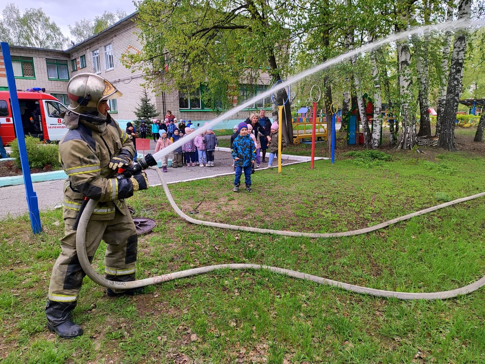 Сотрудники МЧС провели урок по пожарной безопасности в детском саду «Аленушка» города Зеленодольска