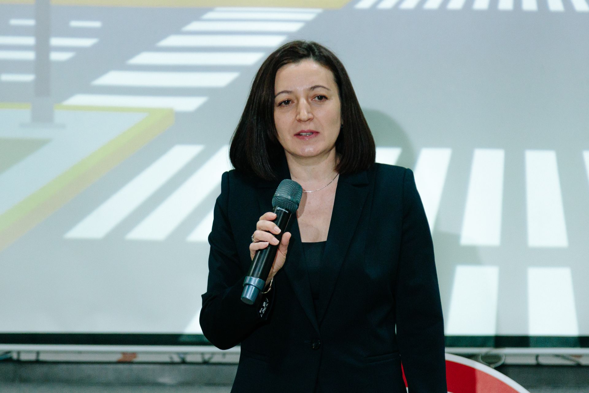 Казанским школьникам наглядно показывают правила безопасного поведения на дороге на интерактивной площадке