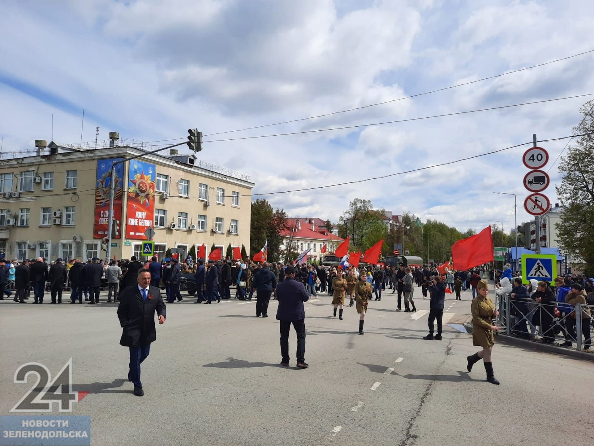 На площади СК «Авангард» начался парад в честь 79 годовщины Великой Победы над фашистской Германией
