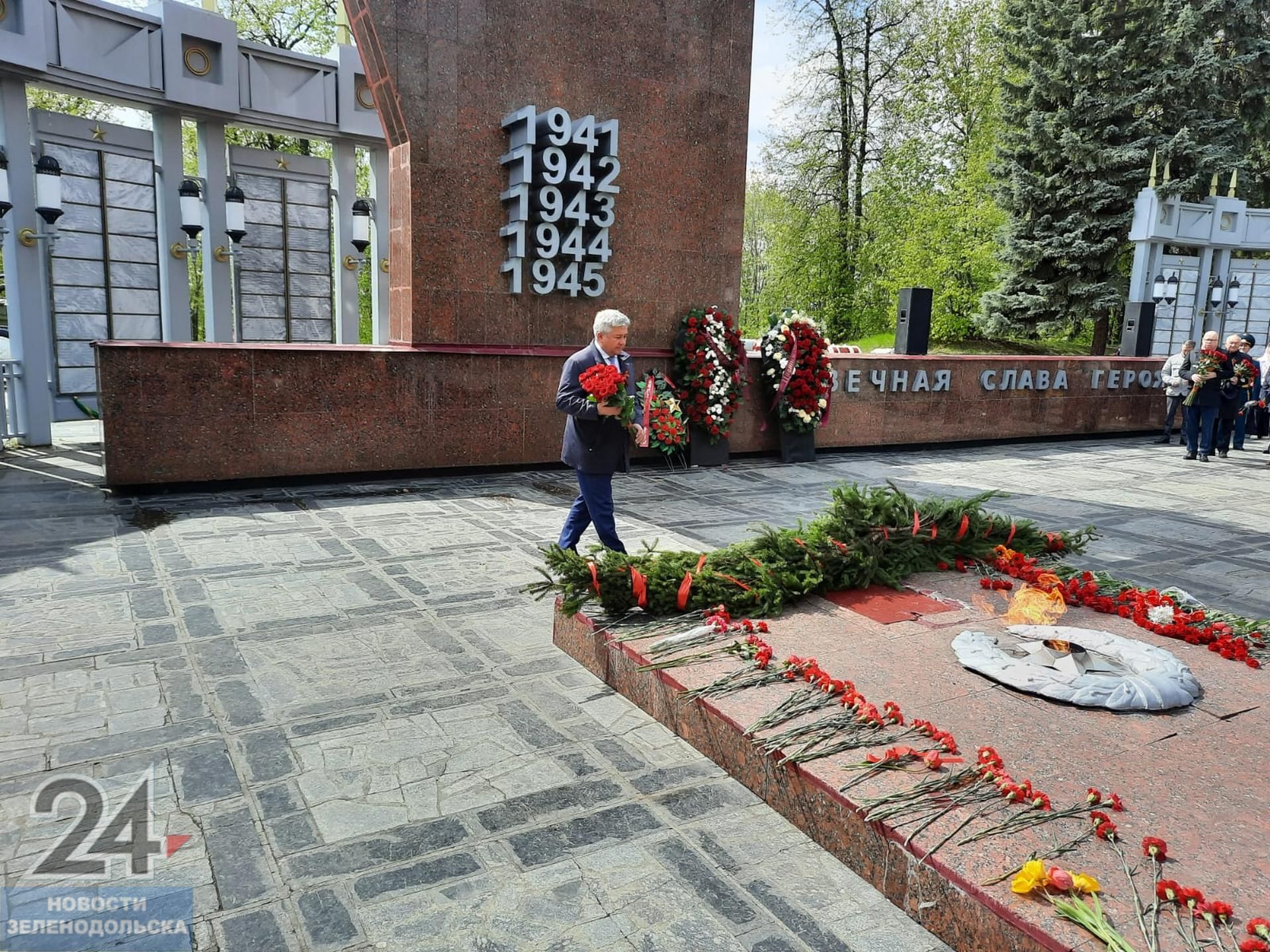 На площади СК «Авангард» начался парад в честь 79 годовщины Великой Победы над фашистской Германией