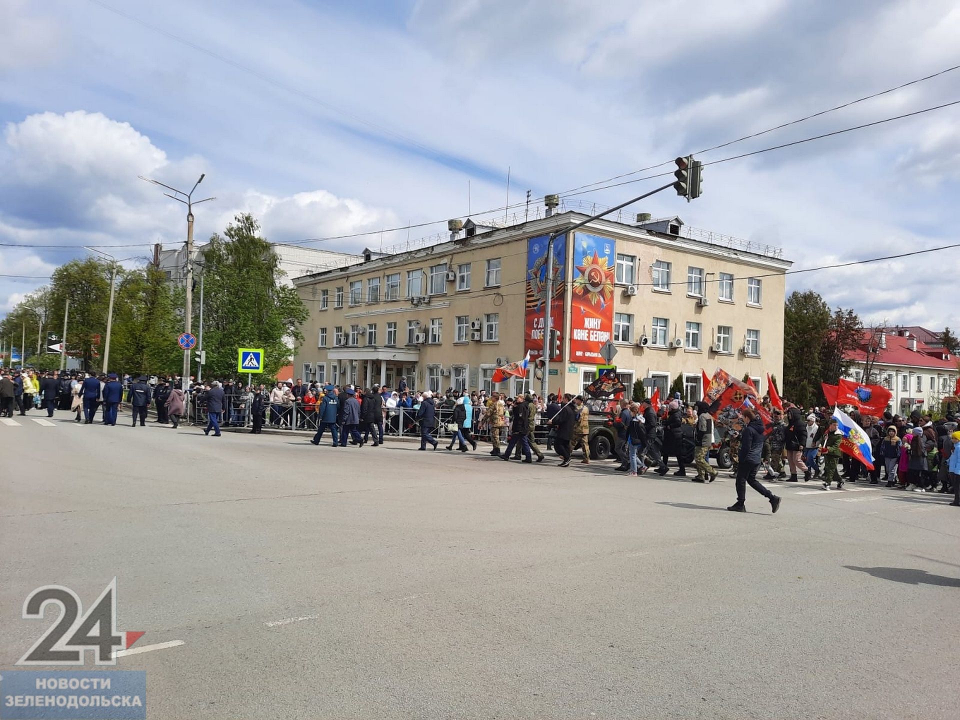На площади СК «Авангард» начался парад в честь 79 годовщины Великой Победы над фашистской Германией