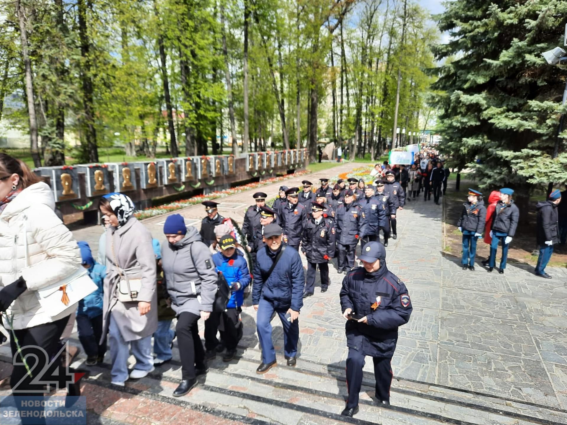 На площади СК «Авангард» начался парад в честь 79 годовщины Великой Победы над фашистской Германией