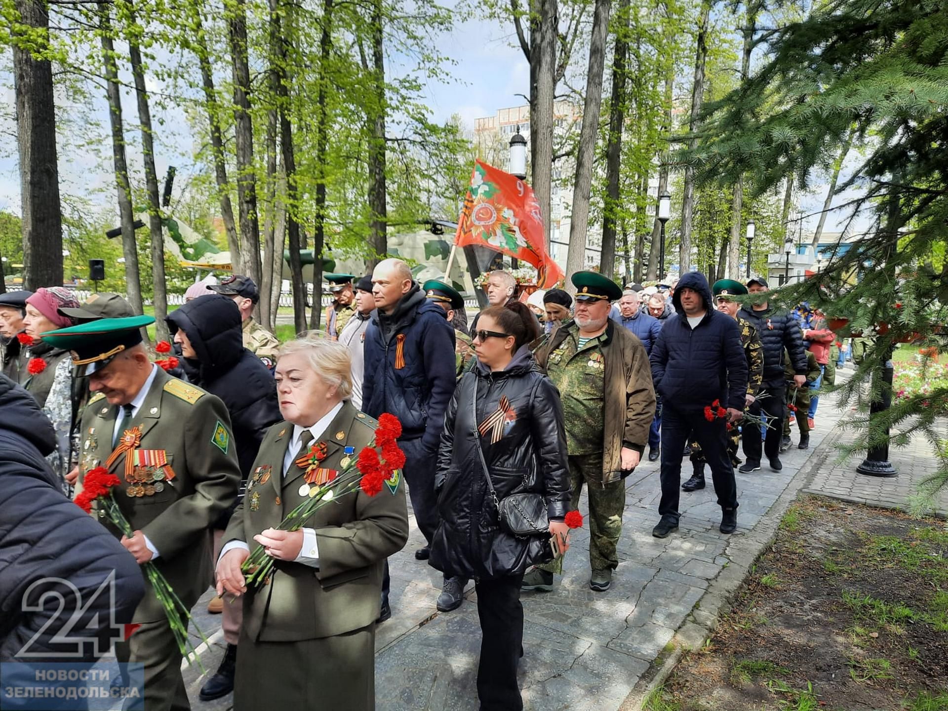На площади СК «Авангард» начался парад в честь 79 годовщины Великой Победы над фашистской Германией