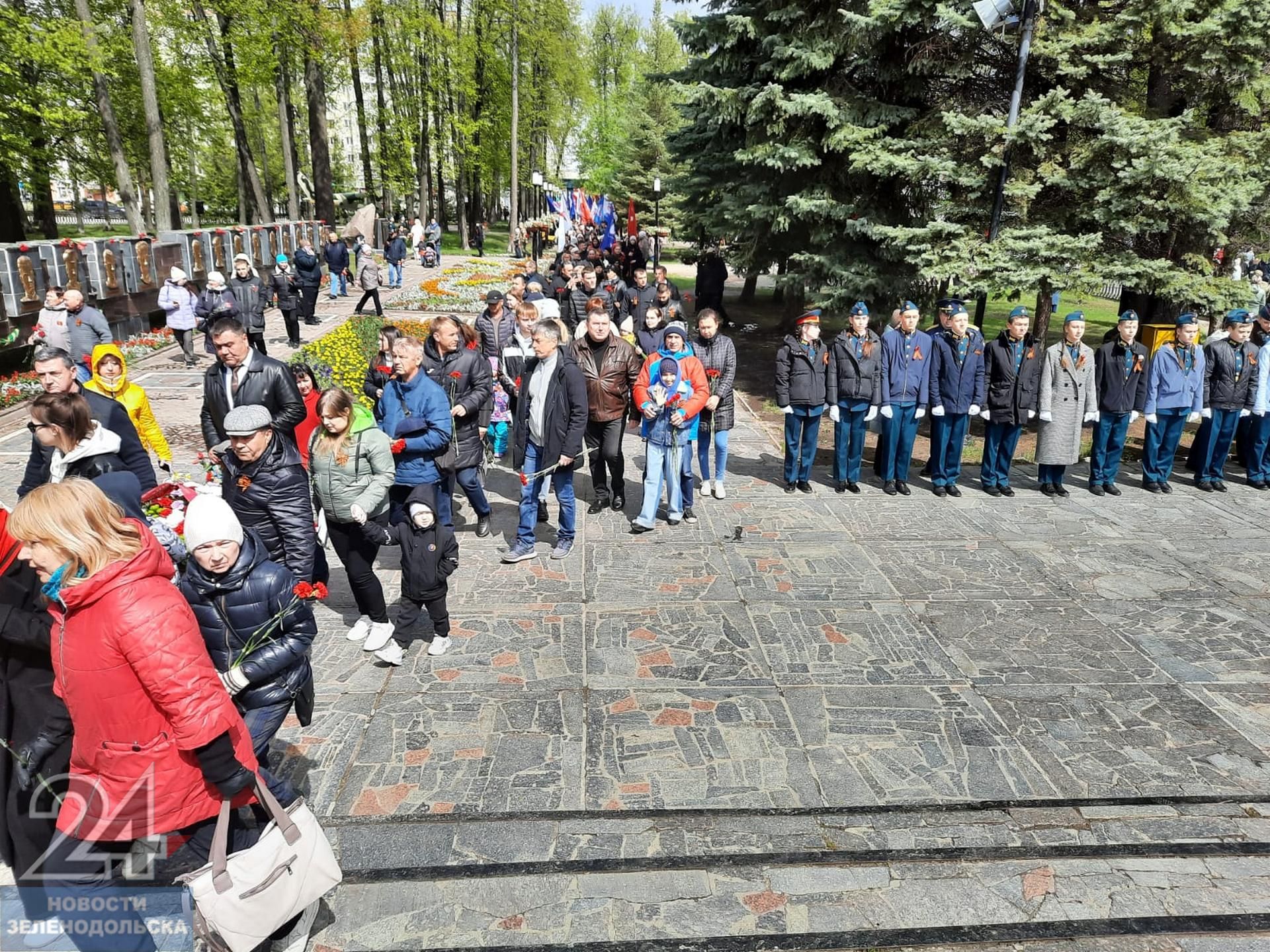 На площади СК «Авангард» начался парад в честь 79 годовщины Великой Победы над фашистской Германией