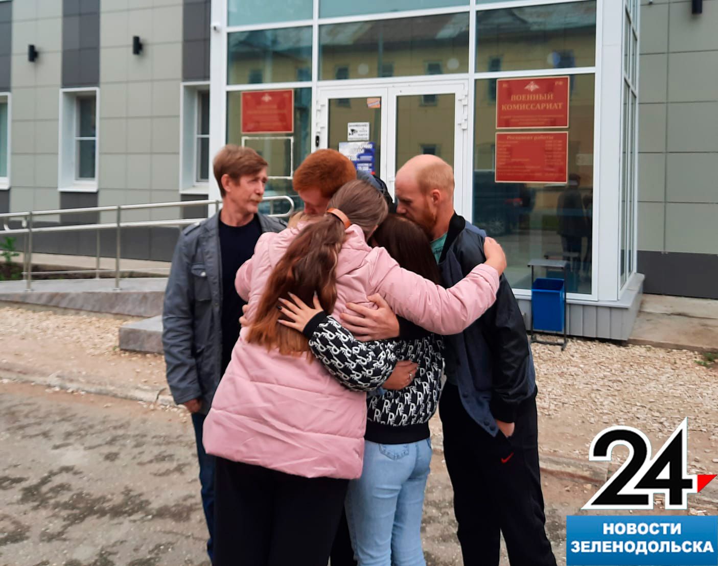 В Зеленодольске проводили контрактников на военную службу