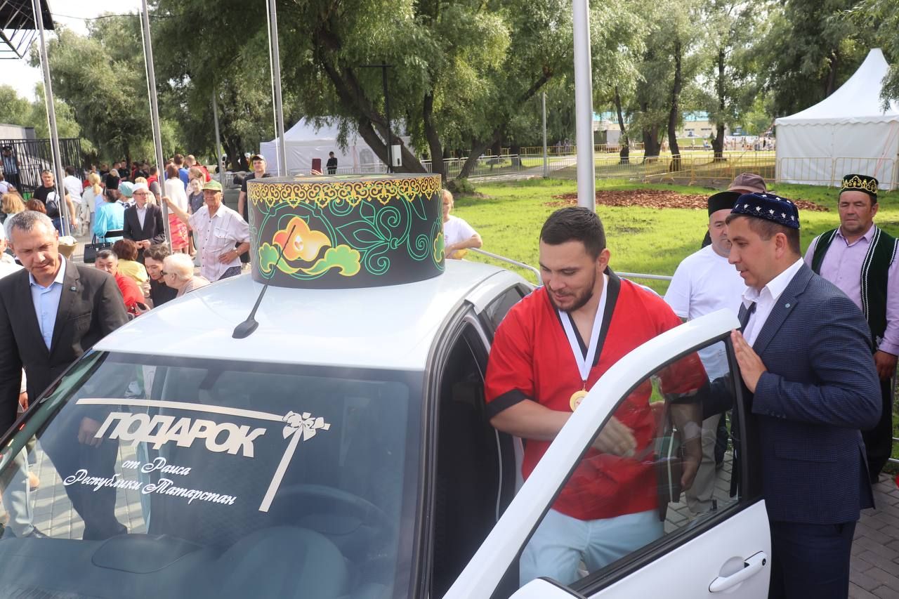 Зеленодольск привез частичку Татарстана в Омск: на Иртыше празднуют Сабантуй!