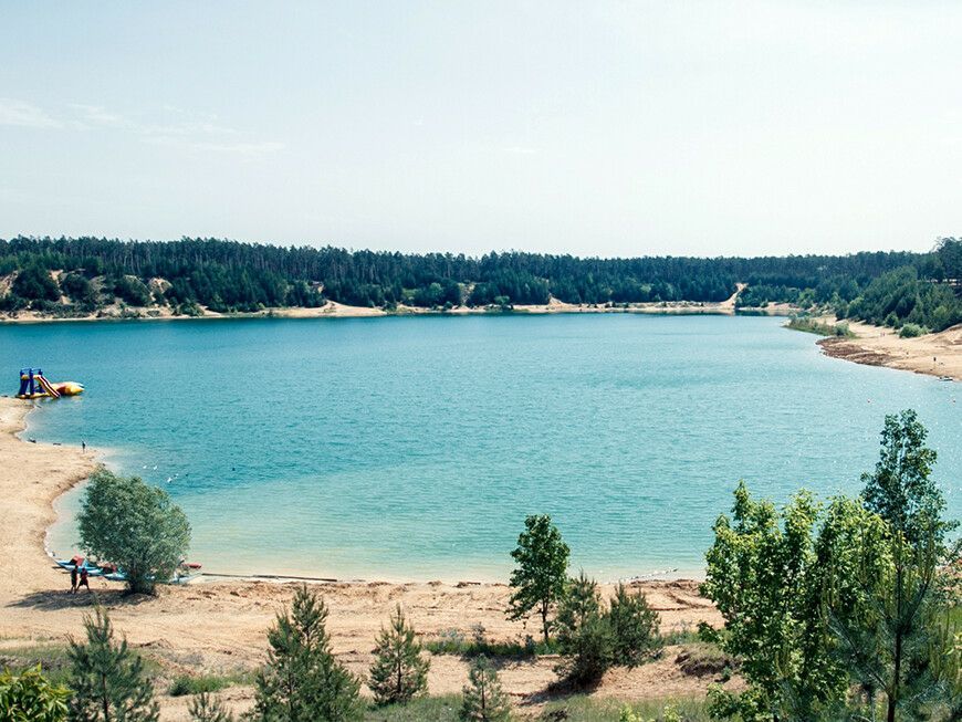 Жители Татарстана приняли участие в акции «Вода России», проведя субботник на Изумрудном