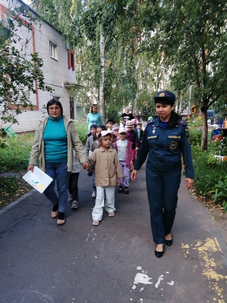 Зеленодольские сотрудники МЧС провели Уроки безопасности для самых маленьких