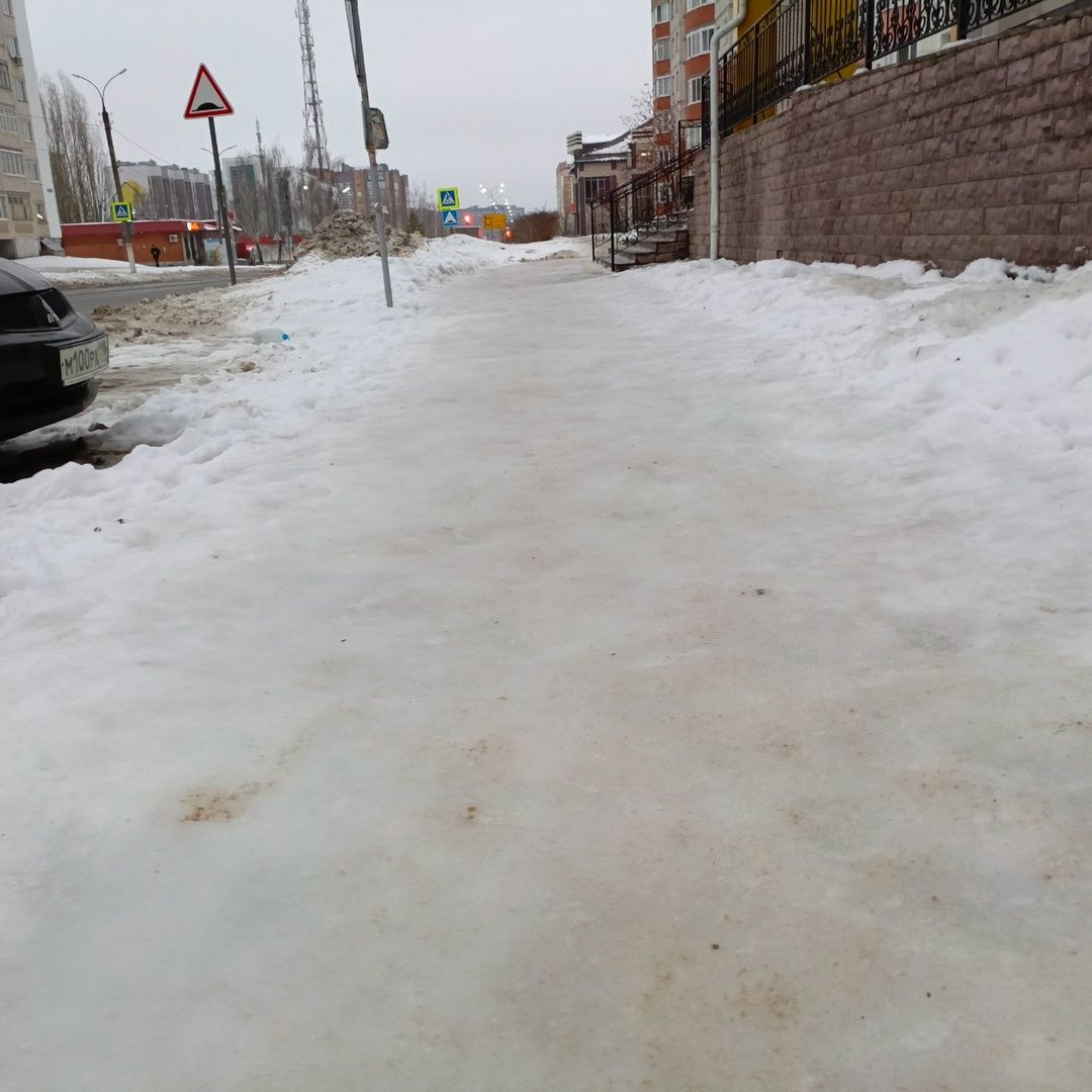 Зеленодольцы жалуются на скользкие тротуары