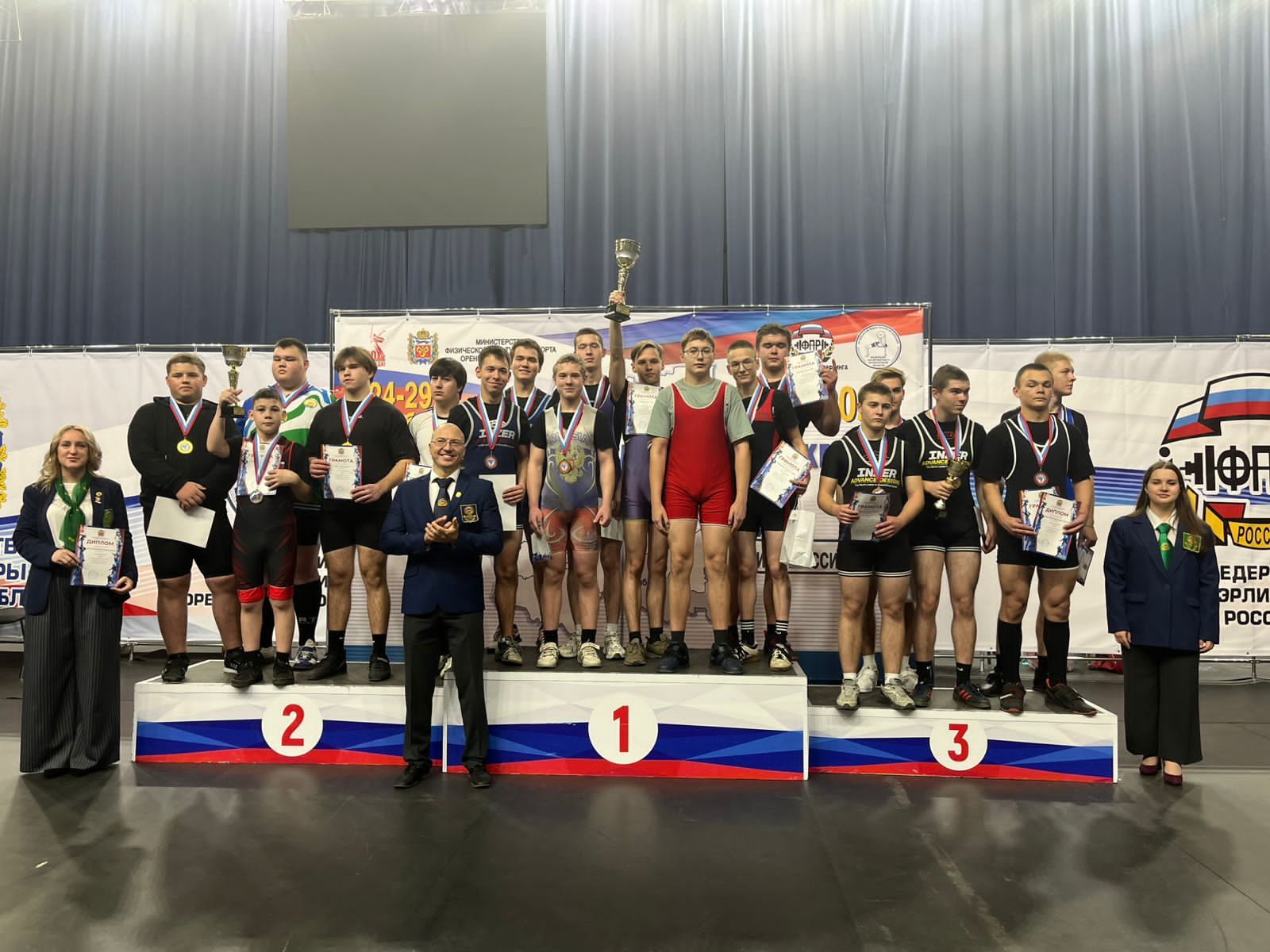 Зеленодольцы выиграли первенство ПФО по пауэрлифтингу