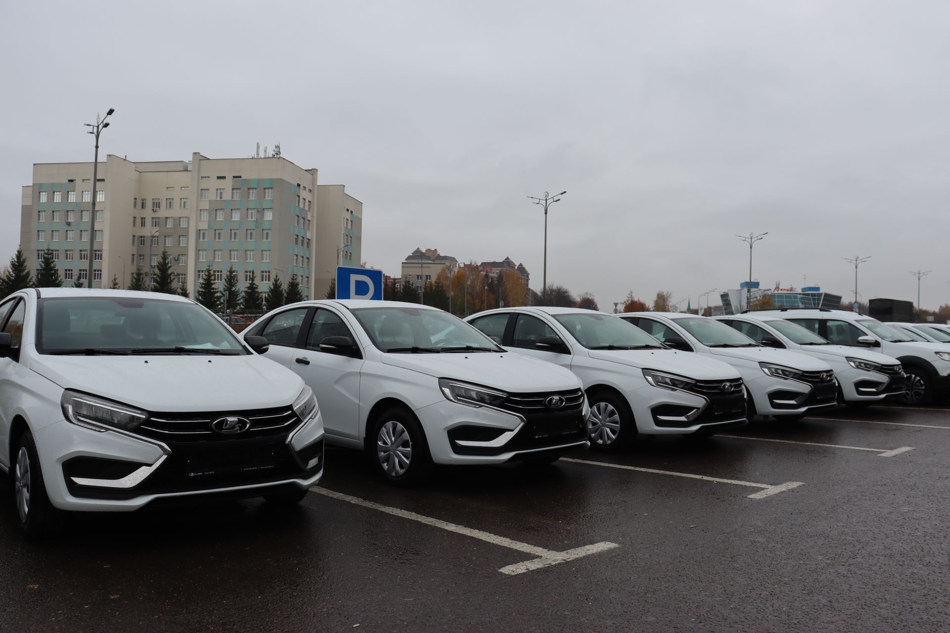 Отделение Соцфонда России по РТ вручило автомобили с автоматической коробкой передач пострадавшим на производстве