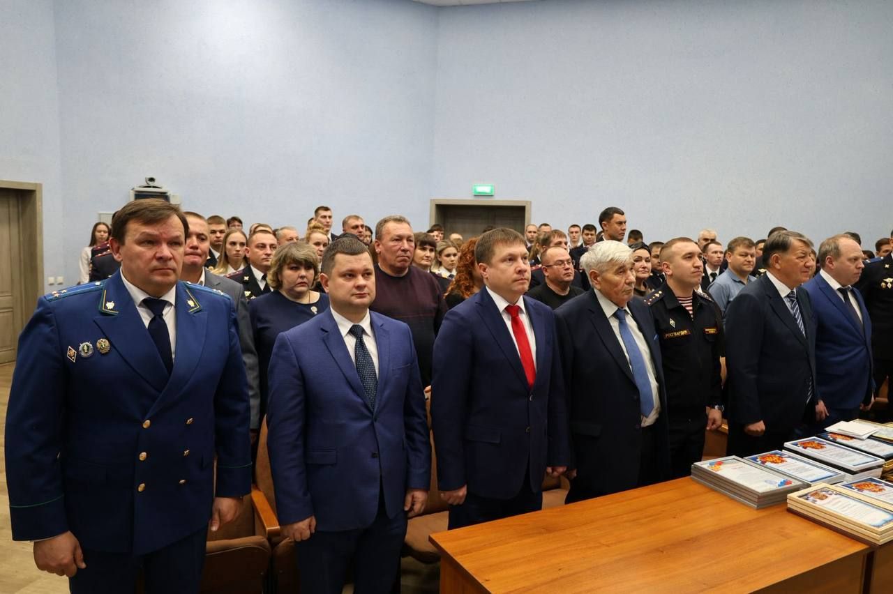 Михаил Афанасьев поздравил сотрудников ОМВД  с профессиональным праздником