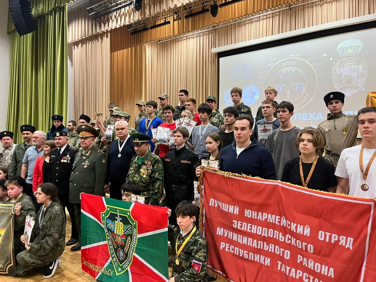В зеленодольском лицее № 18 им. Ломоносова в честь Дня морской пехоты состоялись соревнования «Полоса Морпеха «Пластун»
