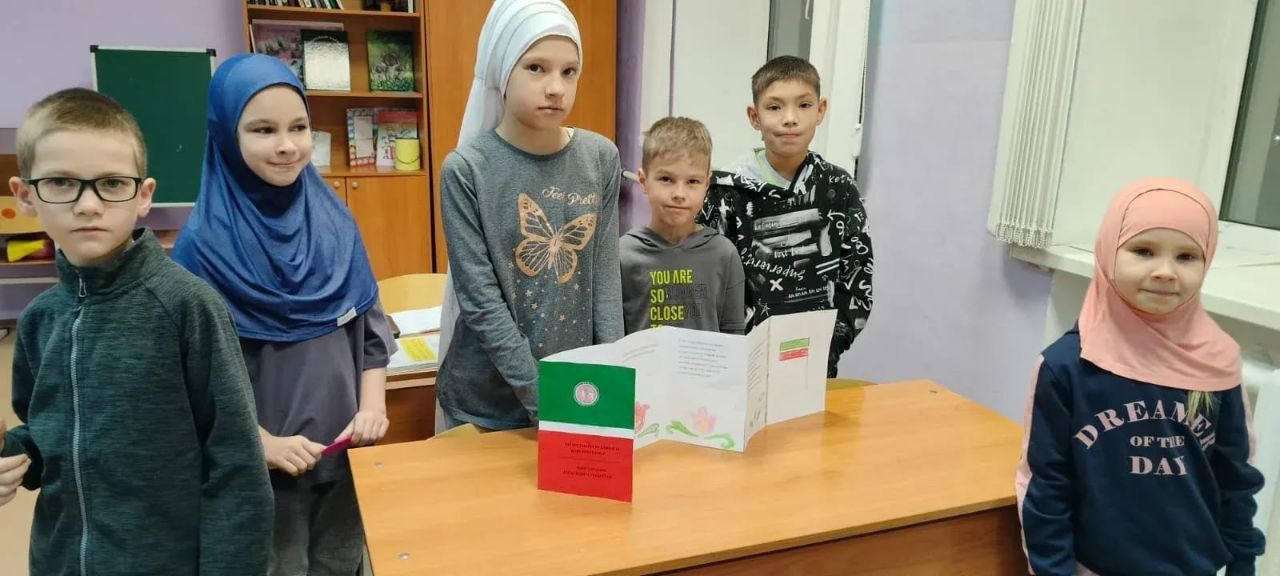 Воспитанники объединения «Арабский для начинающих» познакомились с Конституцией РТ