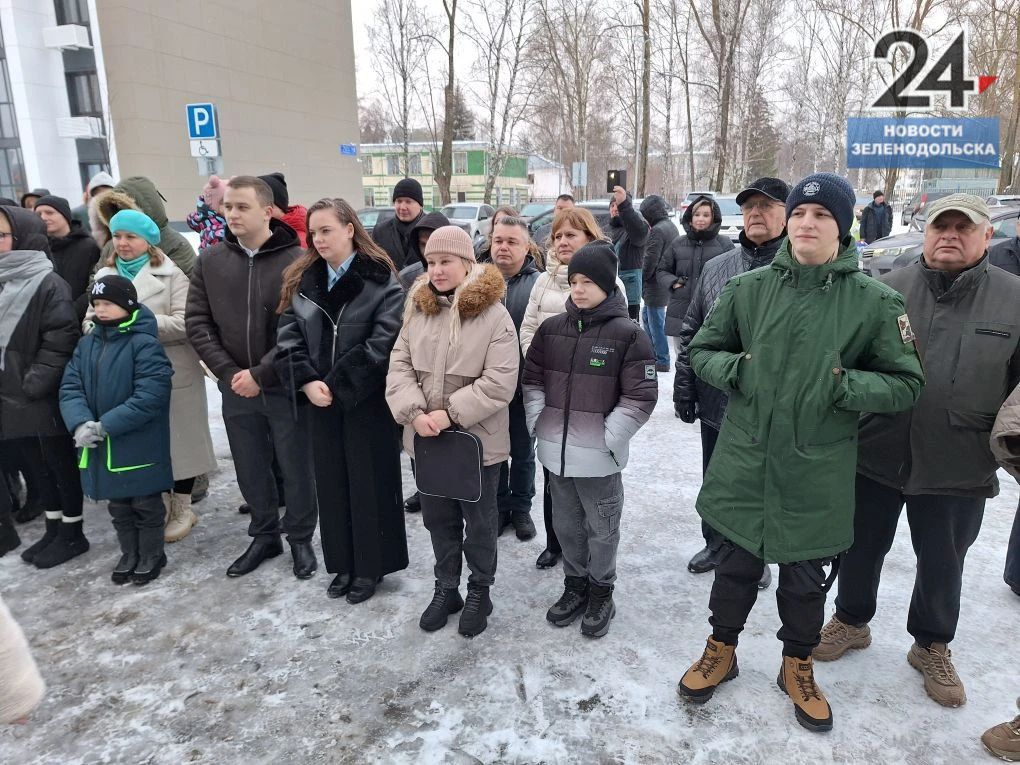 В Зеленодольске торжественно вручили ключи жильцам многоэтажного дома по улице Паратской