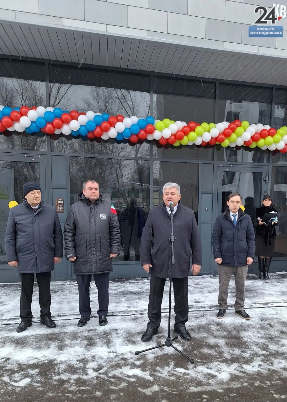 В Зеленодольске торжественно вручили ключи жильцам многоэтажного дома по улице Паратской
