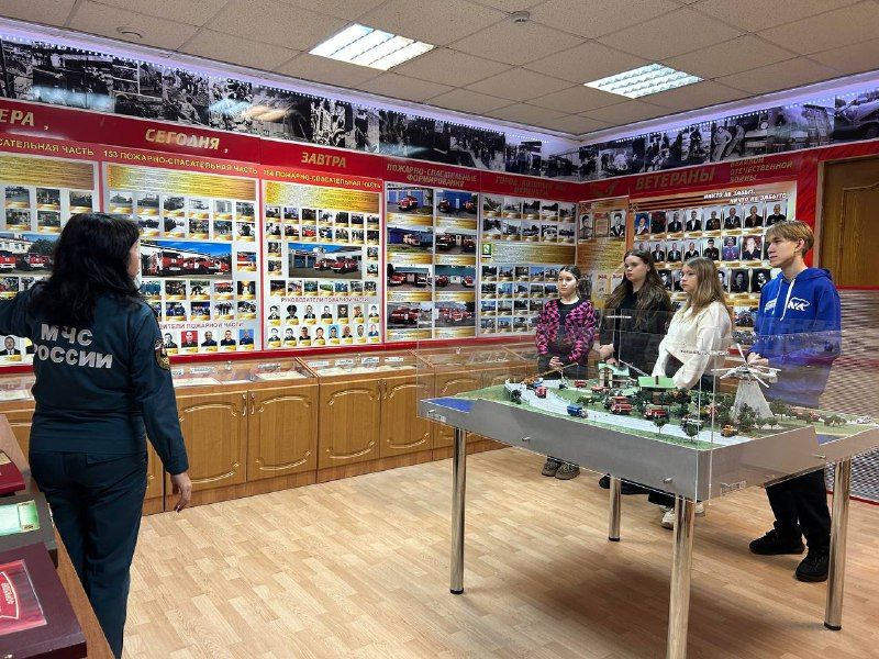 В свой профессиональный праздник зеленодольские пожарные приняли у себя в гостях молодогвардейцев