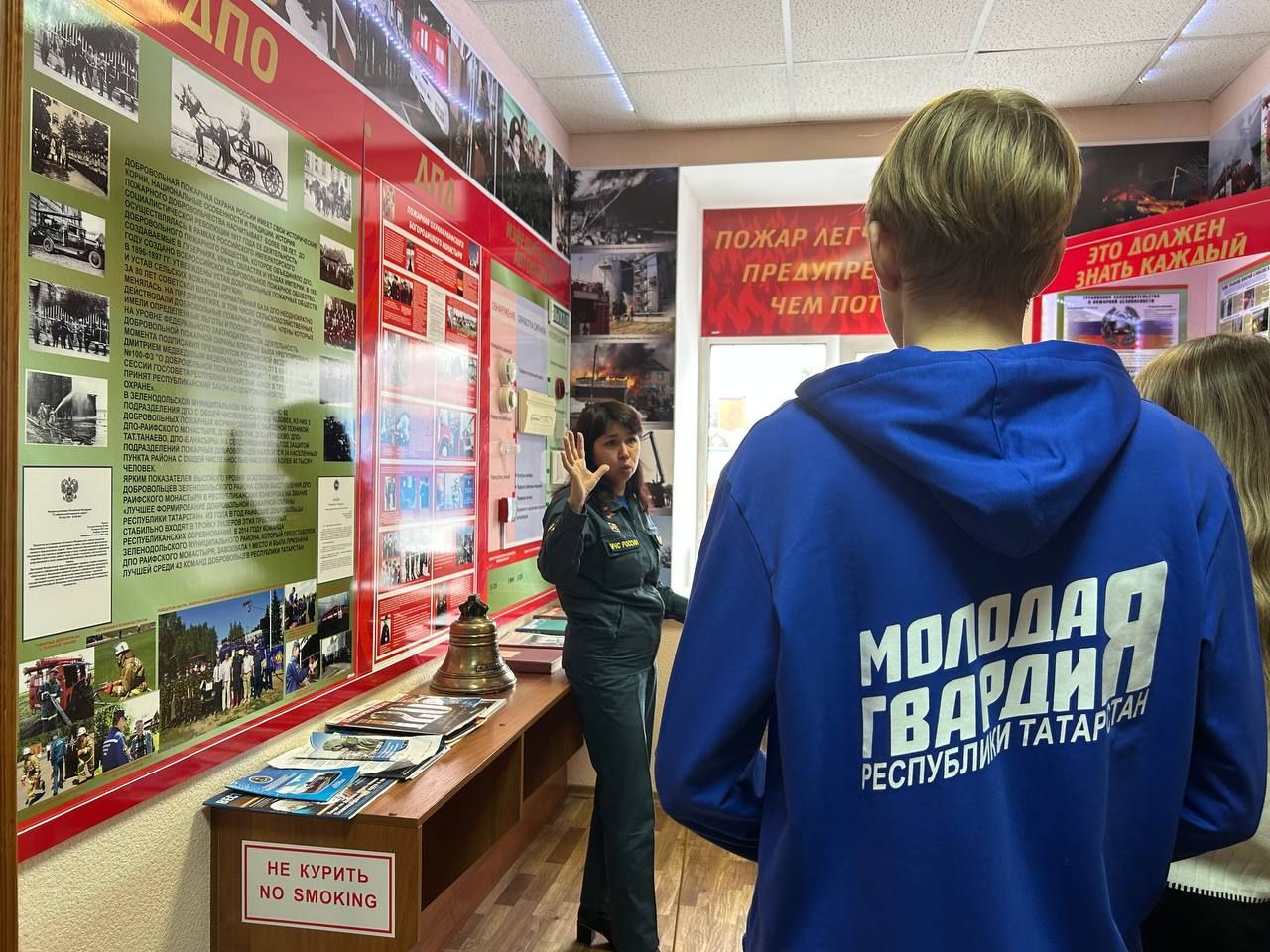 В свой профессиональный праздник зеленодольские пожарные приняли у себя в гостях молодогвардейцев
